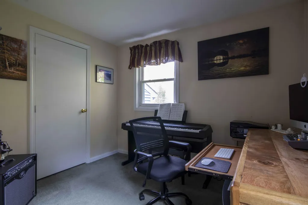 41 Charleston Avenue Londonderry NH 03053