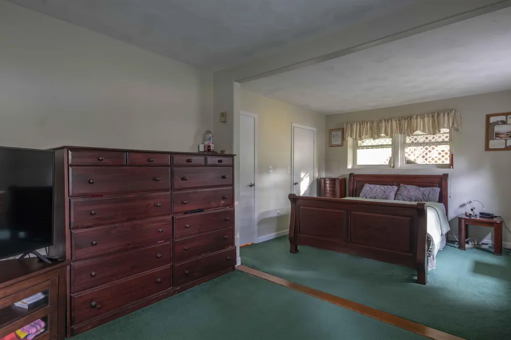 41 Charleston Avenue Londonderry NH 03053