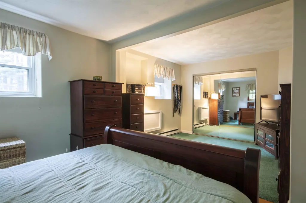 41 Charleston Avenue Londonderry NH 03053