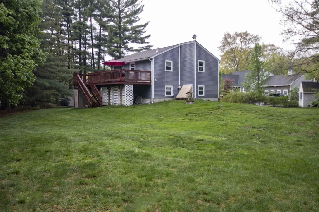 41 Charleston Avenue Londonderry NH 03053