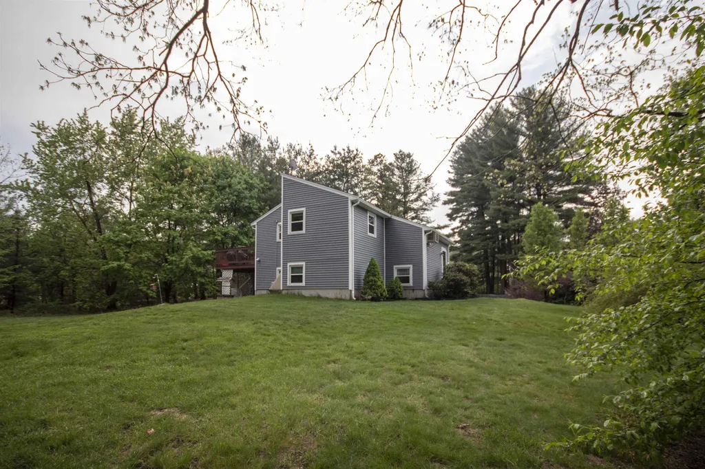 41 Charleston Avenue Londonderry NH 03053
