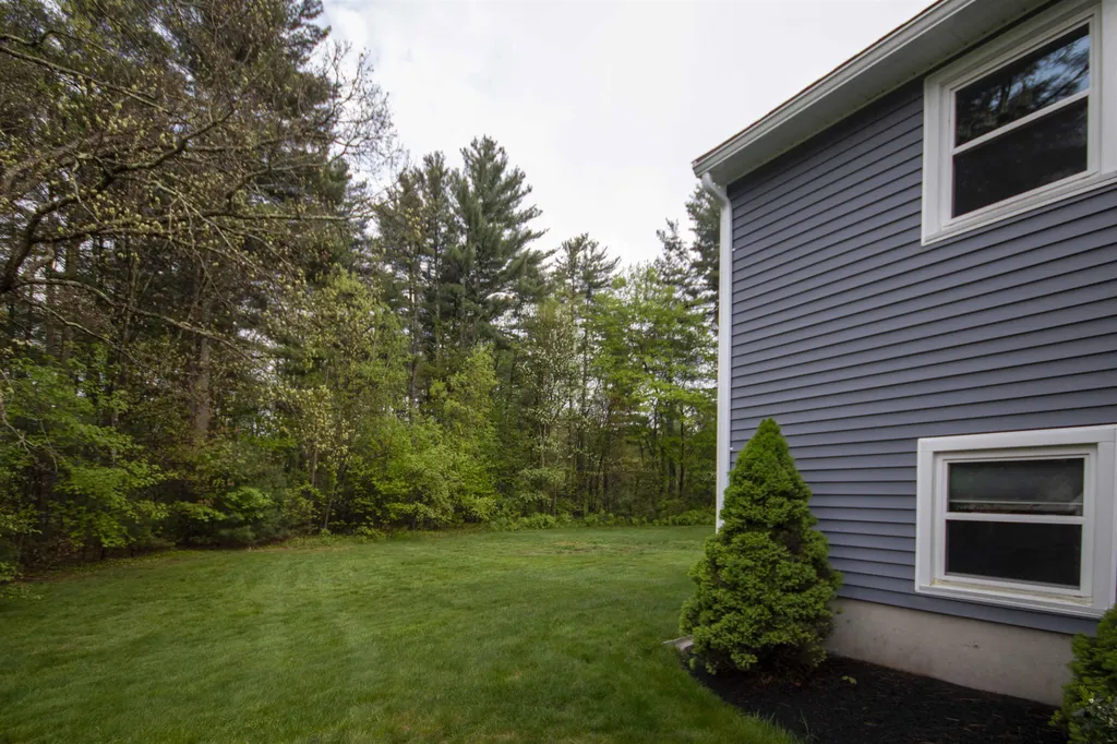 41 Charleston Avenue Londonderry NH 03053