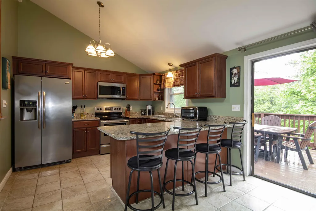 41 Charleston Avenue Londonderry NH 03053