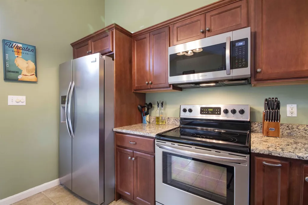 41 Charleston Avenue Londonderry NH 03053