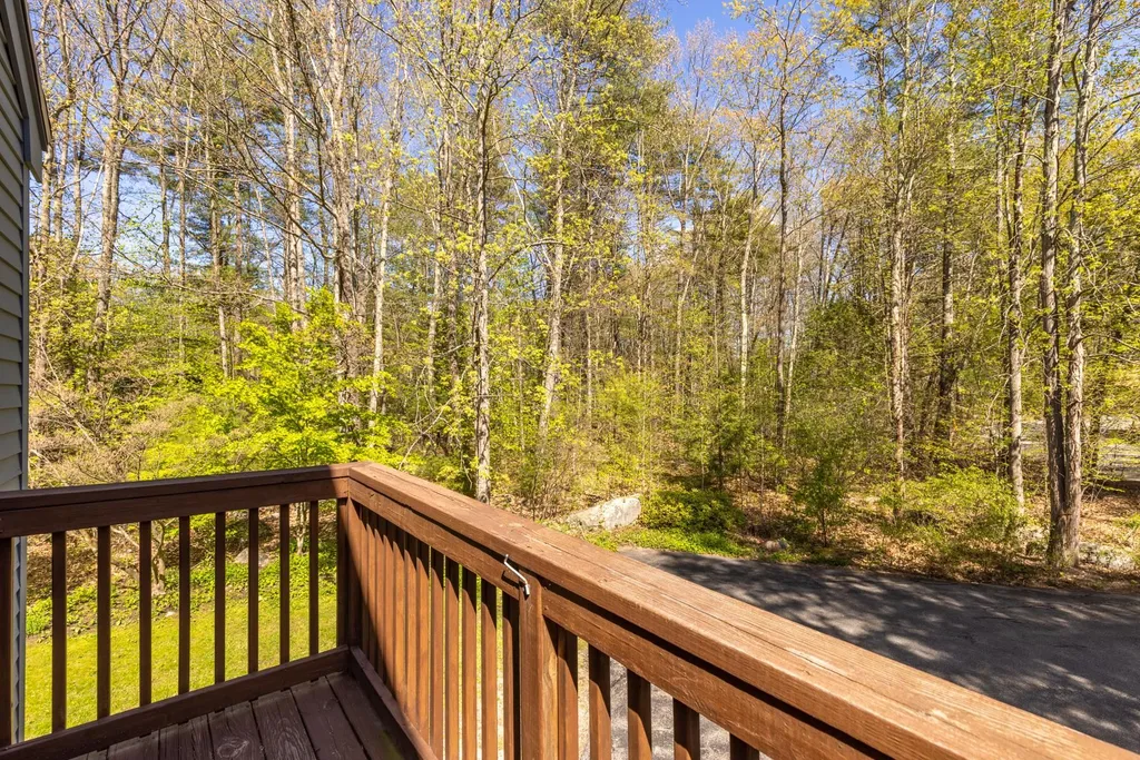 6 Minuteman Lane Exeter NH 03833