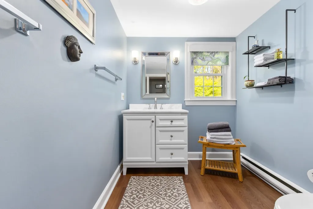 6 Minuteman Lane Exeter NH 03833