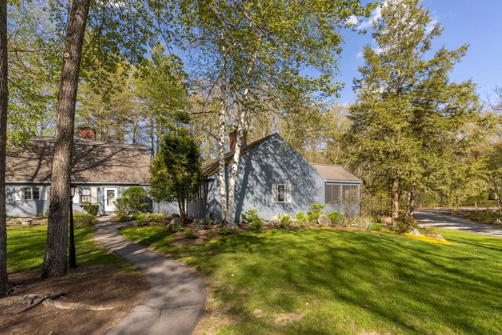 6 Minuteman Lane Exeter NH 03833
