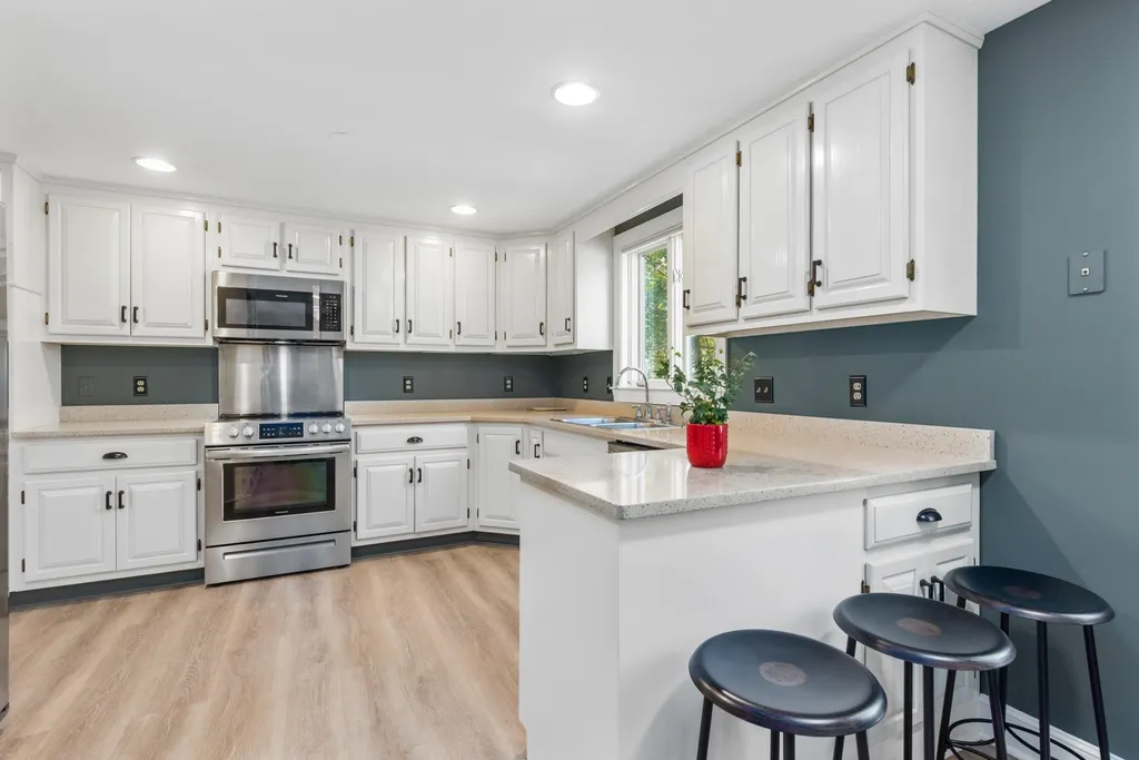 6 Minuteman Lane Exeter NH 03833