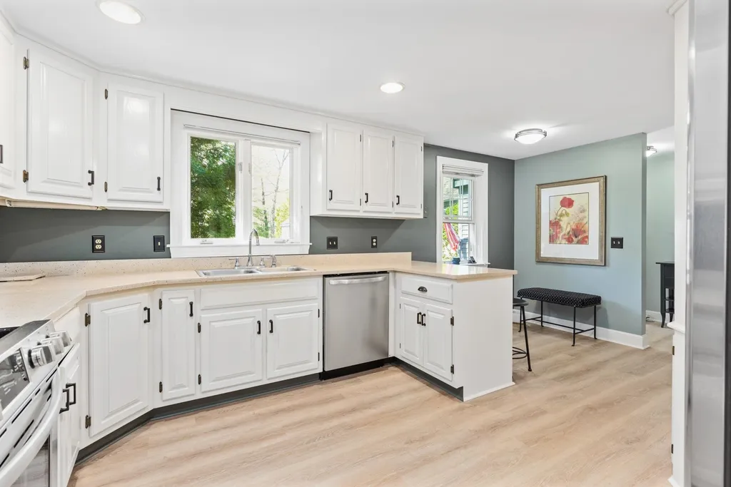 6 Minuteman Lane Exeter NH 03833