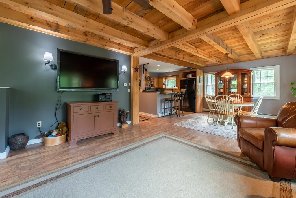 25 Sugarbush Lane Grafton NH 03240
