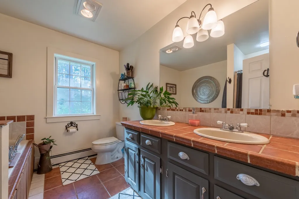 25 Sugarbush Lane Grafton NH 03240