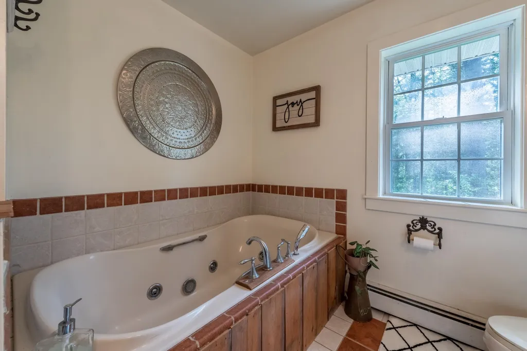 25 Sugarbush Lane Grafton NH 03240