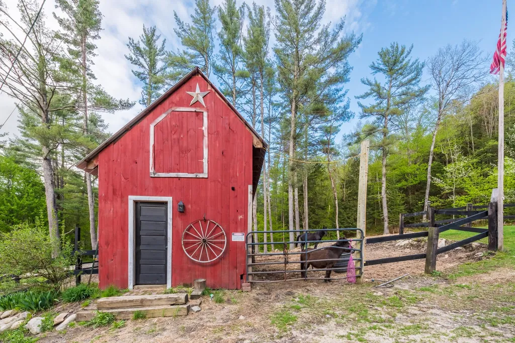 25 Sugarbush Lane Grafton NH 03240