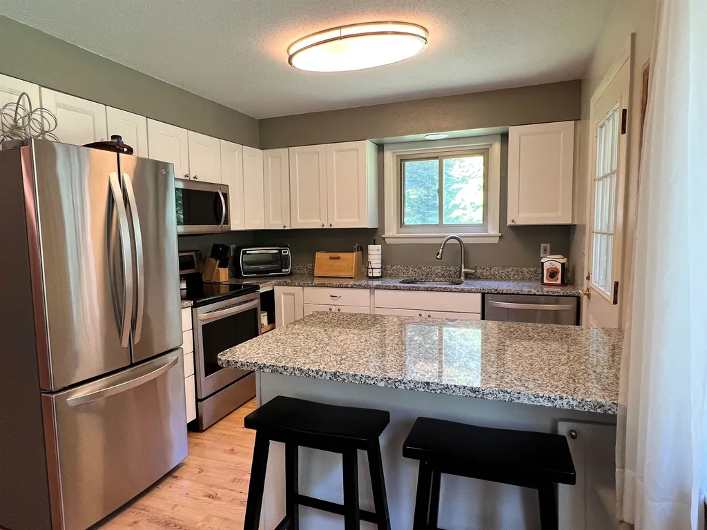 41 Morrill Bend Hartford VT 05059
