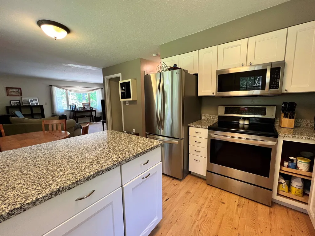 41 Morrill Bend Hartford VT 05059