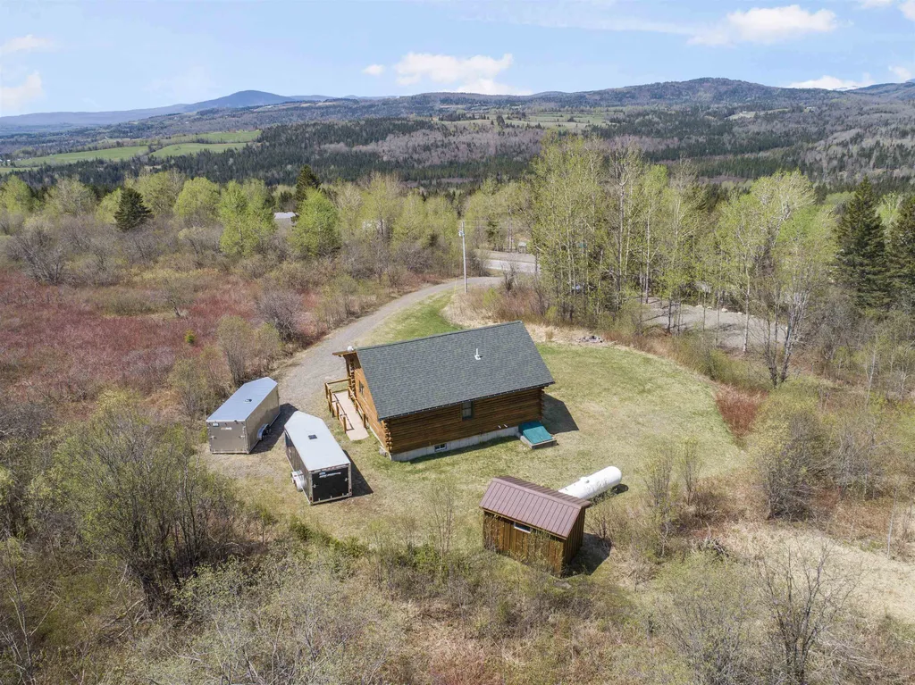 706 Diamond Pond Road Colebrook NH 03576
