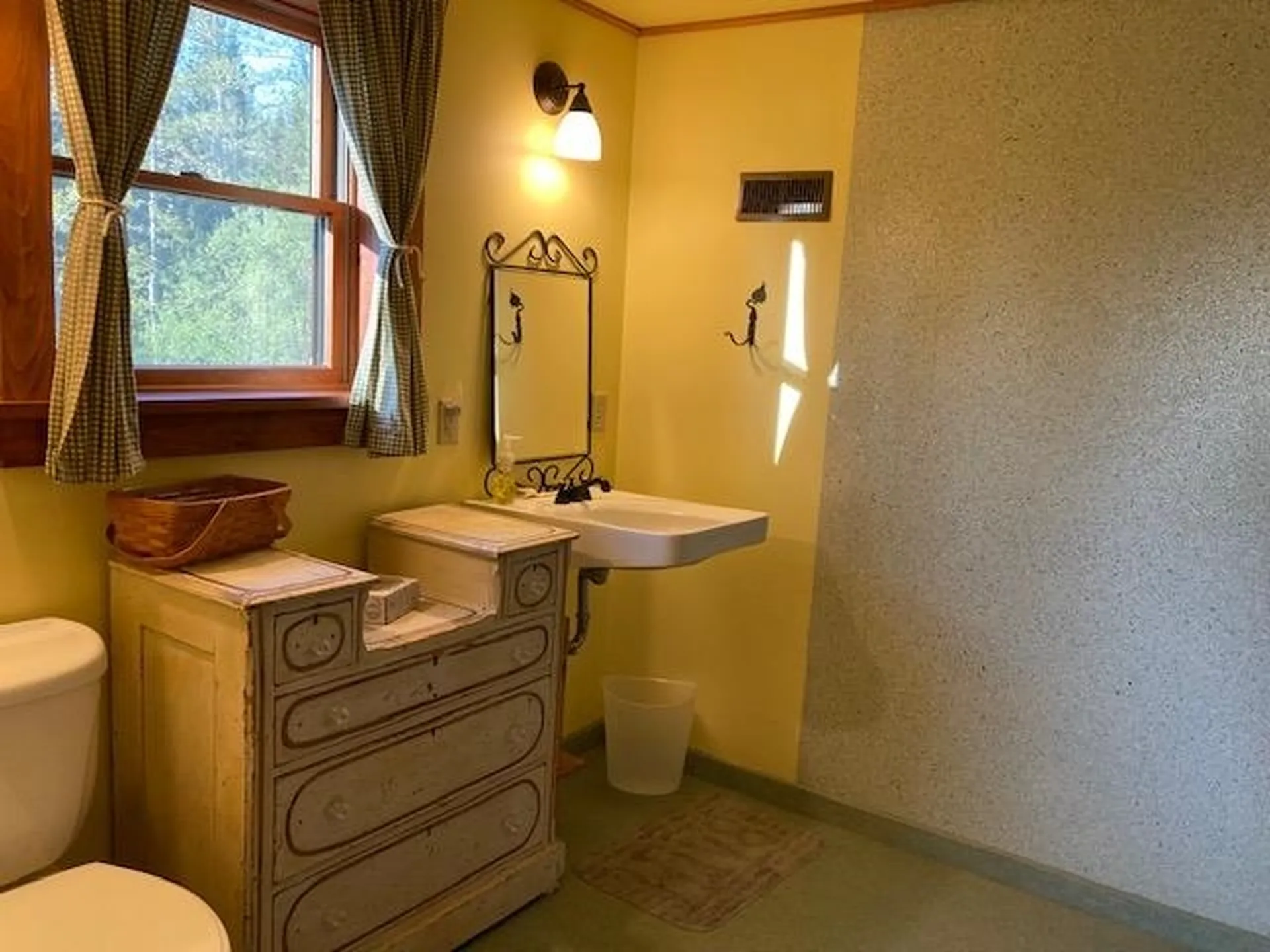 706 Diamond Pond Road Colebrook NH 03576