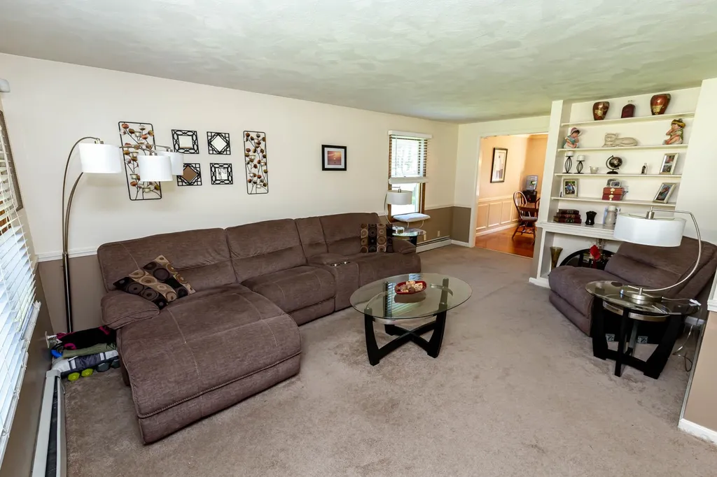 108 South Road Londonderry NH 03053