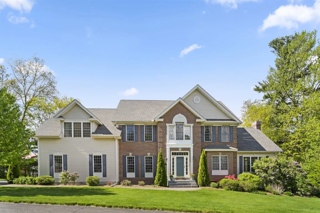 25 Rosecliff Drive Nashua NH 03062