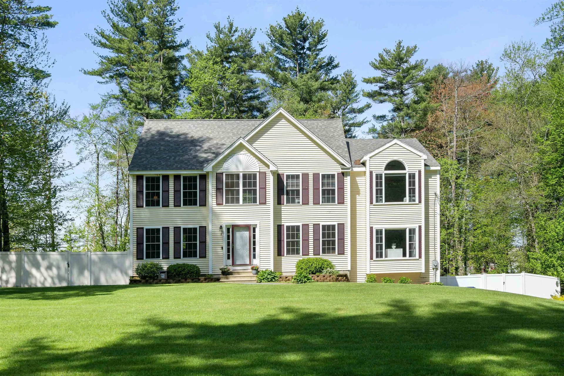 2 Holly Lane Hudson NH 03051