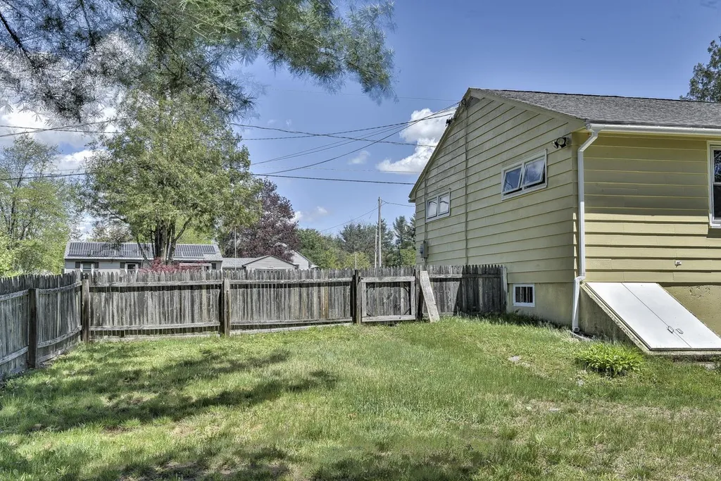 5 W Diane Drive Keene NH 03431