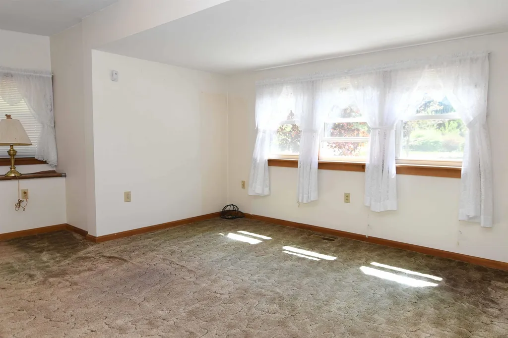 97 Prescott Road Raymond NH 03077