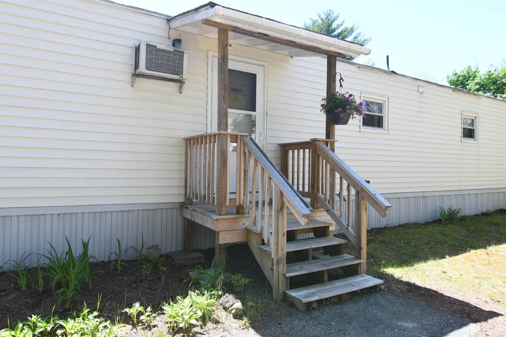 97 Prescott Road Raymond NH 03077