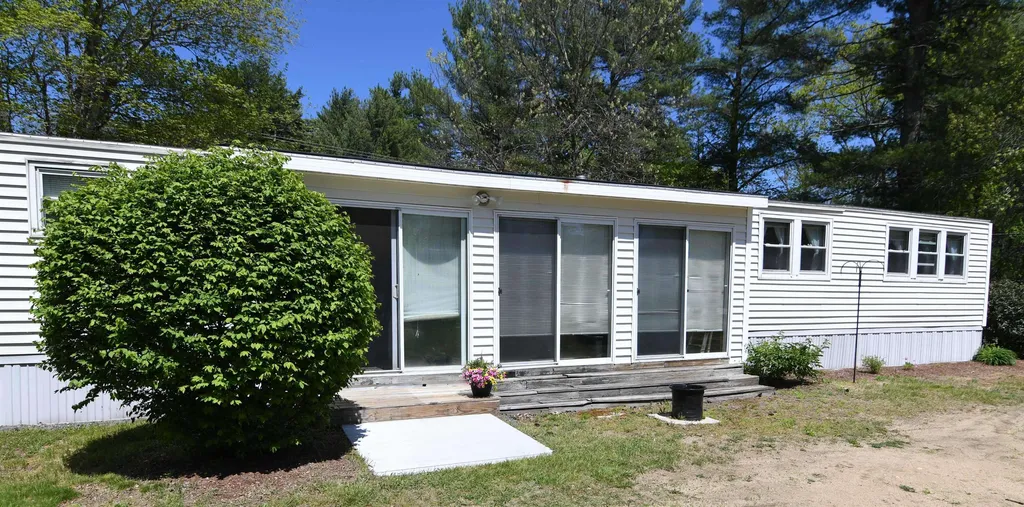 97 Prescott Road Raymond NH 03077