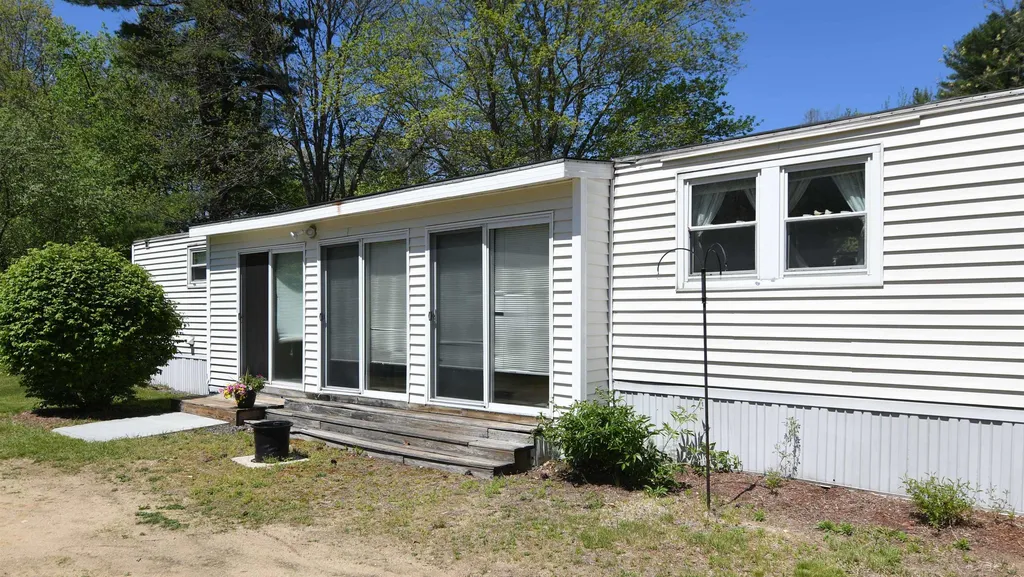 97 Prescott Road Raymond NH 03077