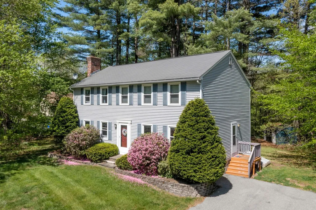 13 Hickory Road Hampstead NH 03841