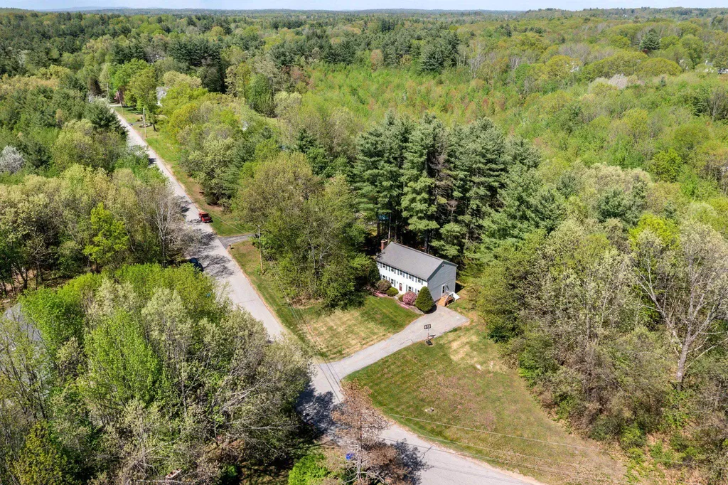 13 Hickory Road Hampstead NH 03841