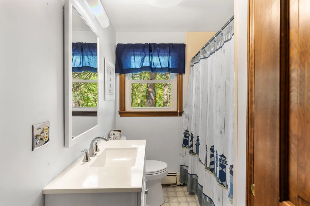 13 Hickory Road Hampstead NH 03841