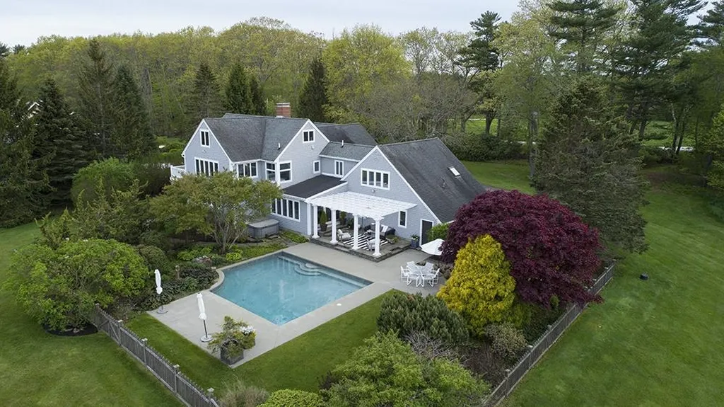 11 Runnymede Drive North Hampton NH 03862