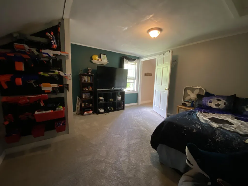 7 Swan Avenue Bedford NH 03110-5832