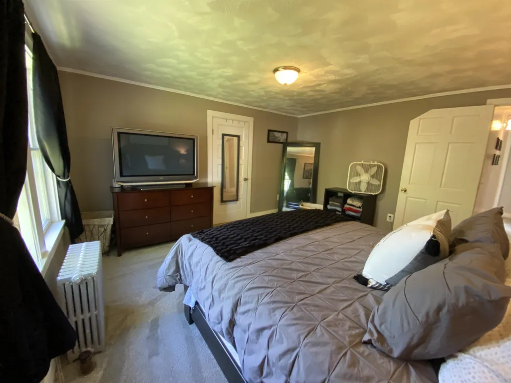 7 Swan Avenue Bedford NH 03110-5832