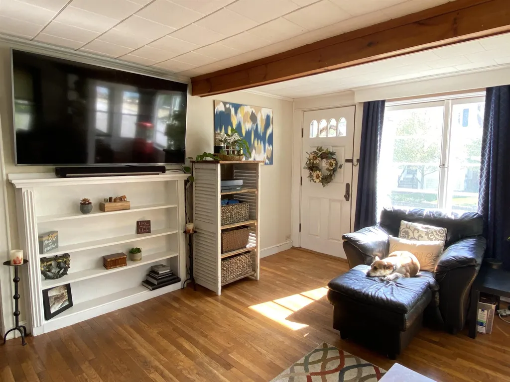 7 Swan Avenue Bedford NH 03110-5832
