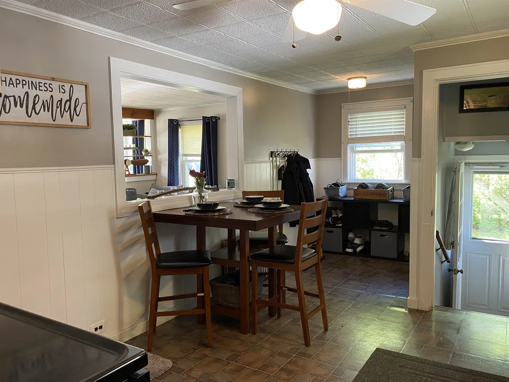 7 Swan Avenue Bedford NH 03110-5832
