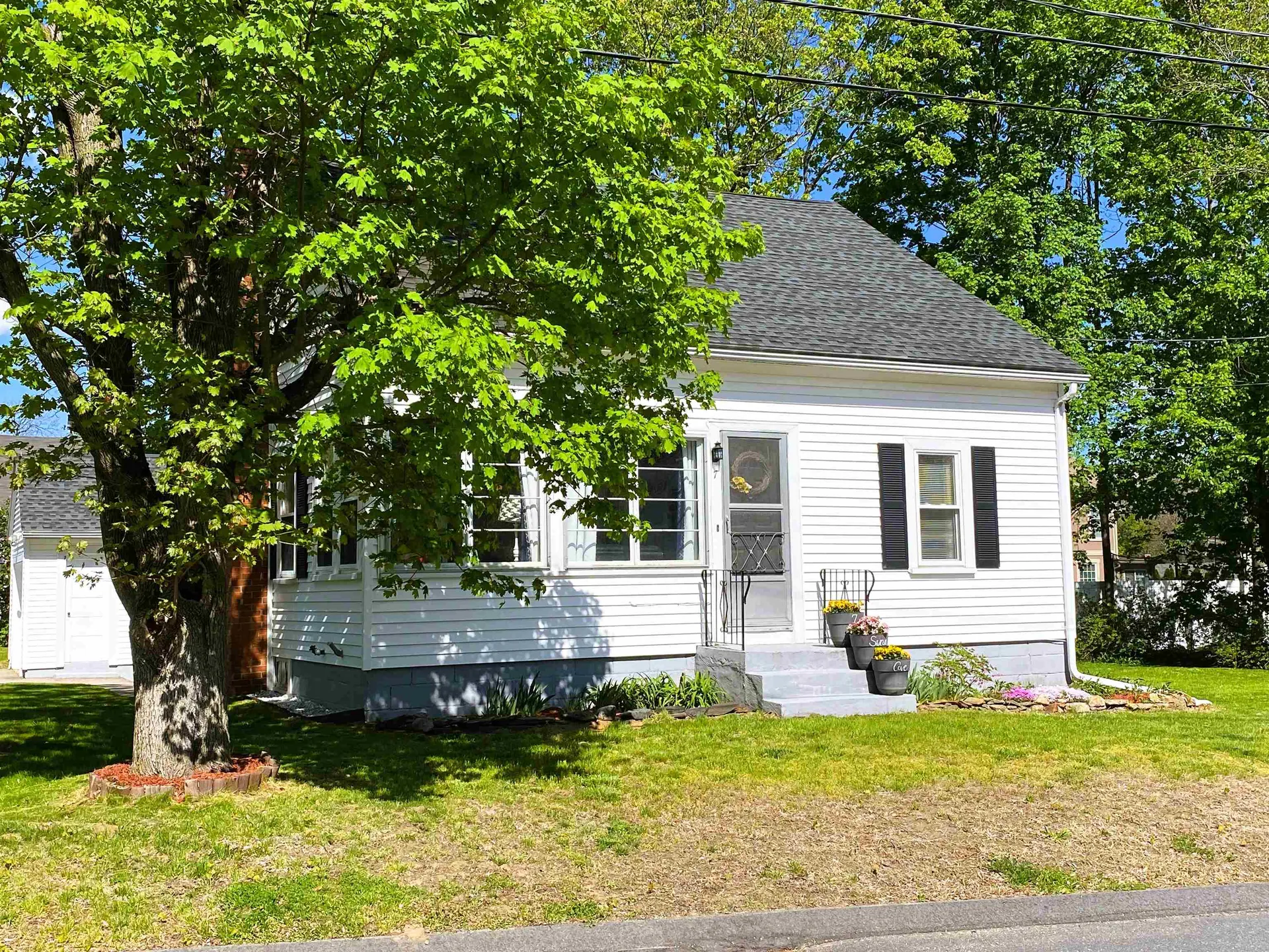 7 Swan Avenue Bedford NH 03110-5832