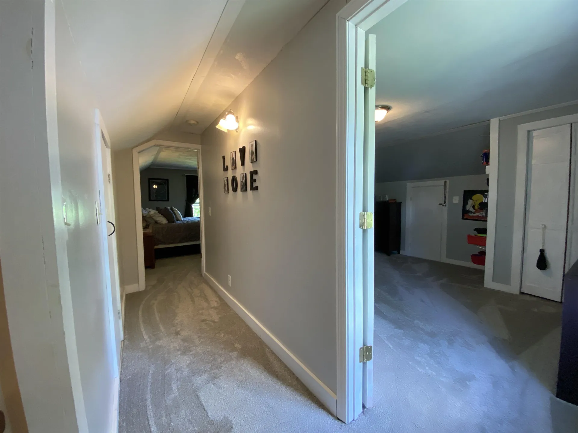 7 Swan Avenue Bedford NH 03110-5832