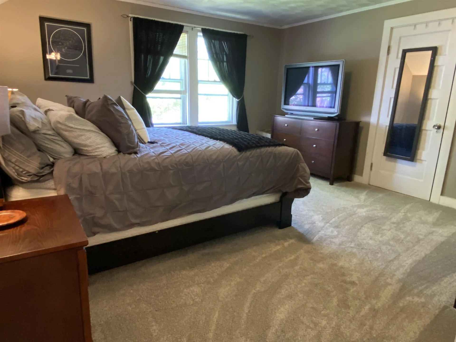 7 Swan Avenue Bedford NH 03110-5832