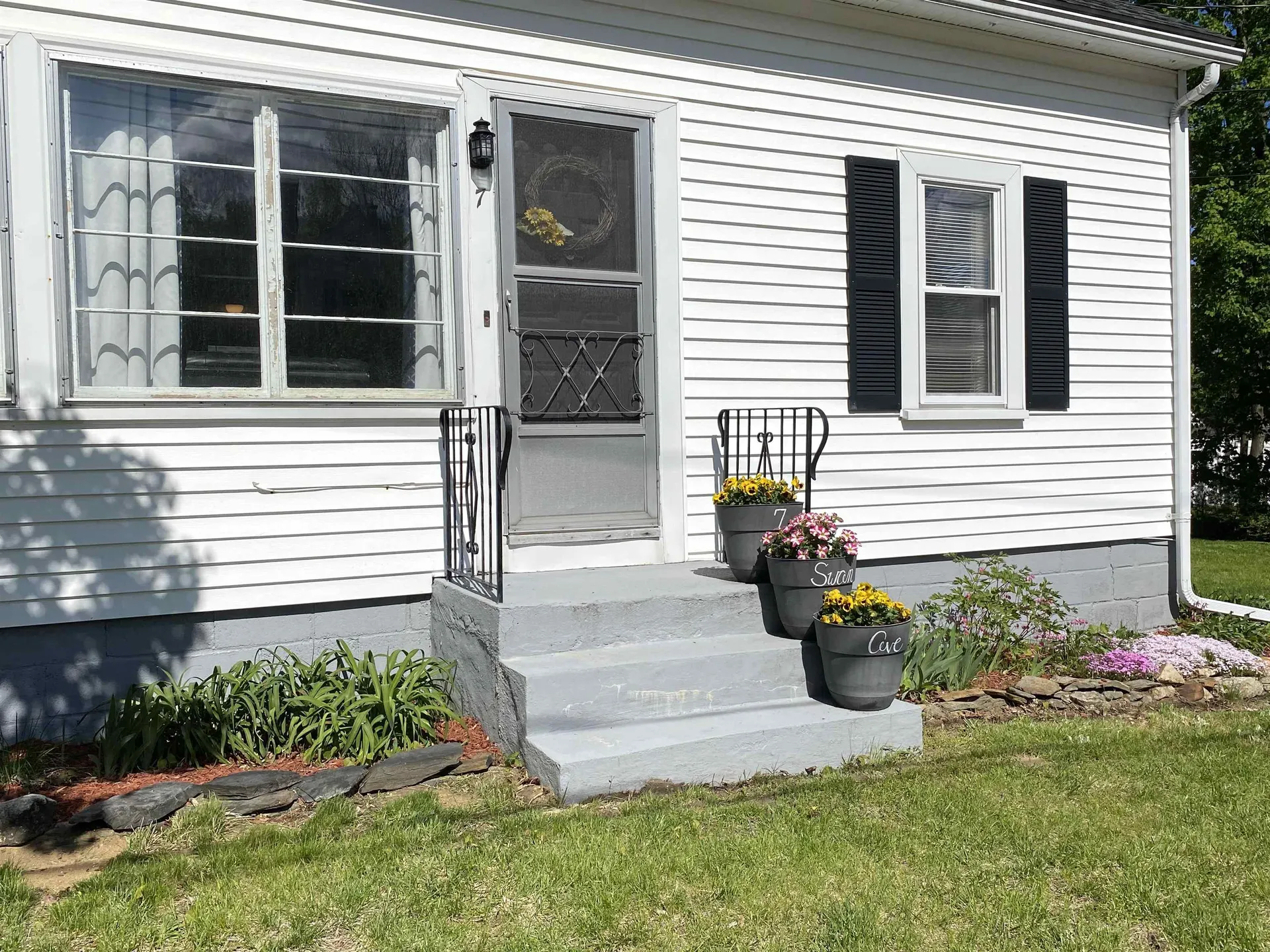7 Swan Avenue Bedford NH 03110-5832