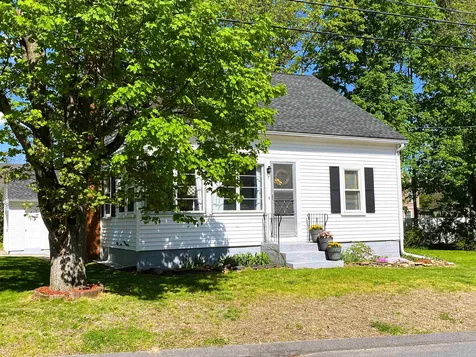 7 Swan Avenue Bedford NH 03110-5832