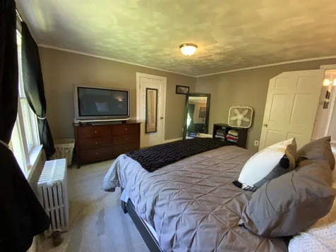 7 Swan Avenue Bedford NH 03110-5832