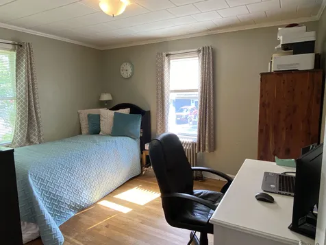 7 Swan Avenue Bedford NH 03110-5832