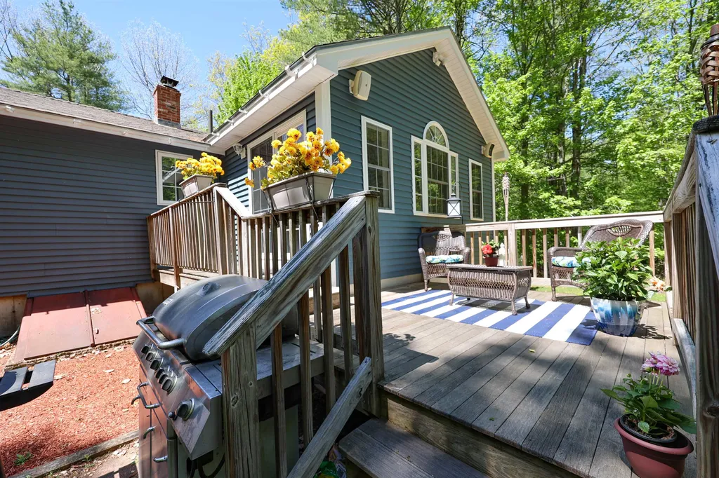 31 Cricket Lane Sandown NH 03873