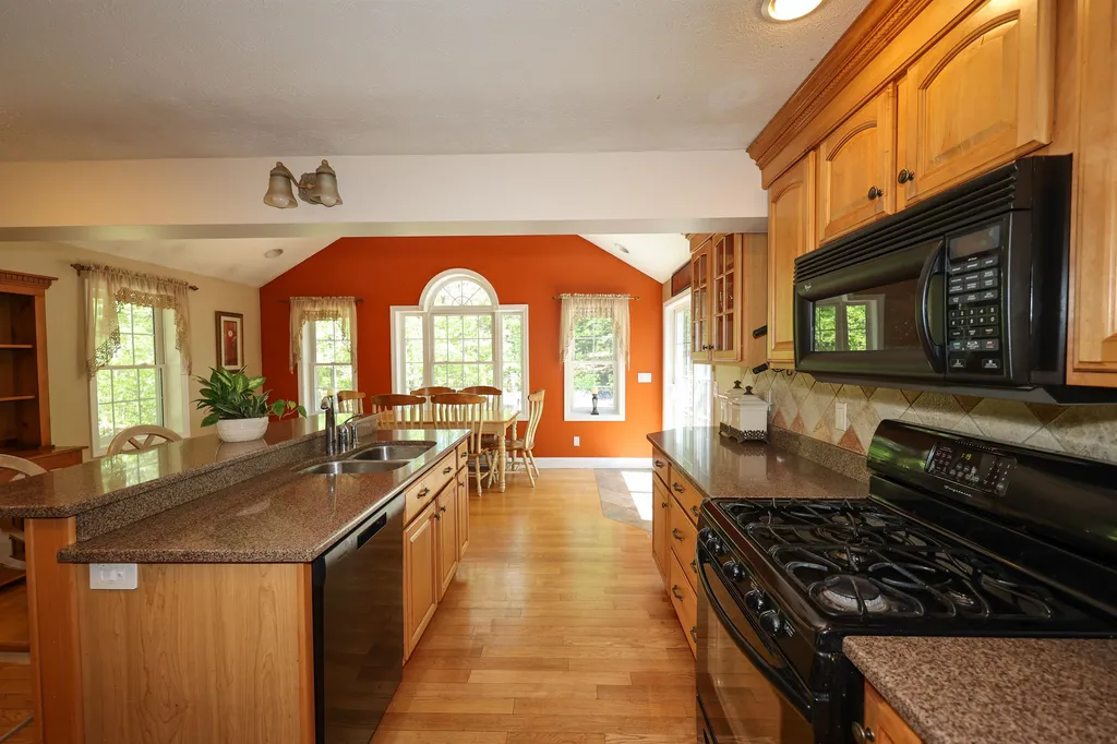 31 Cricket Lane Sandown NH 03873