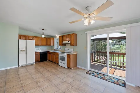 23 Molly Lane Pittsfield NH 03263