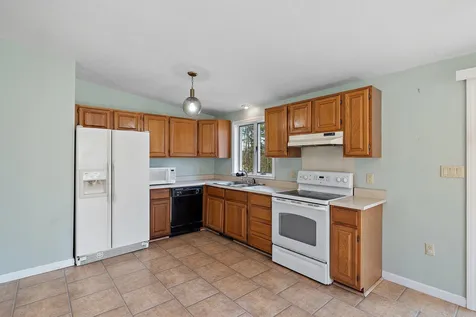 23 Molly Lane Pittsfield NH 03263