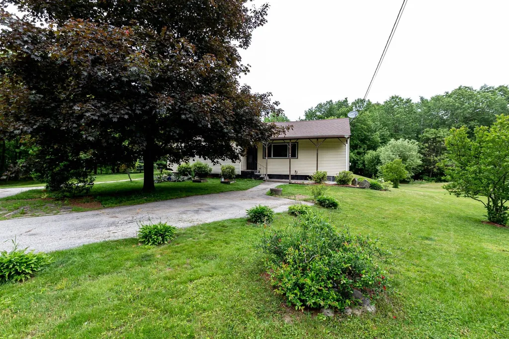 92 Hovey Road Londonderry NH 03053