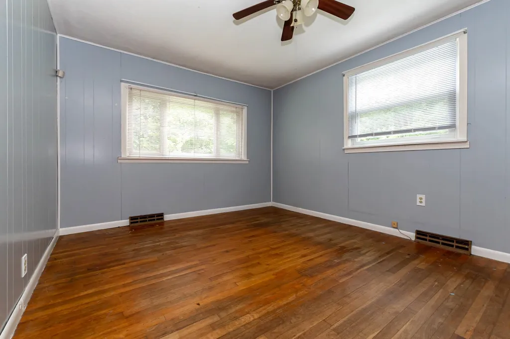 92 Hovey Road Londonderry NH 03053